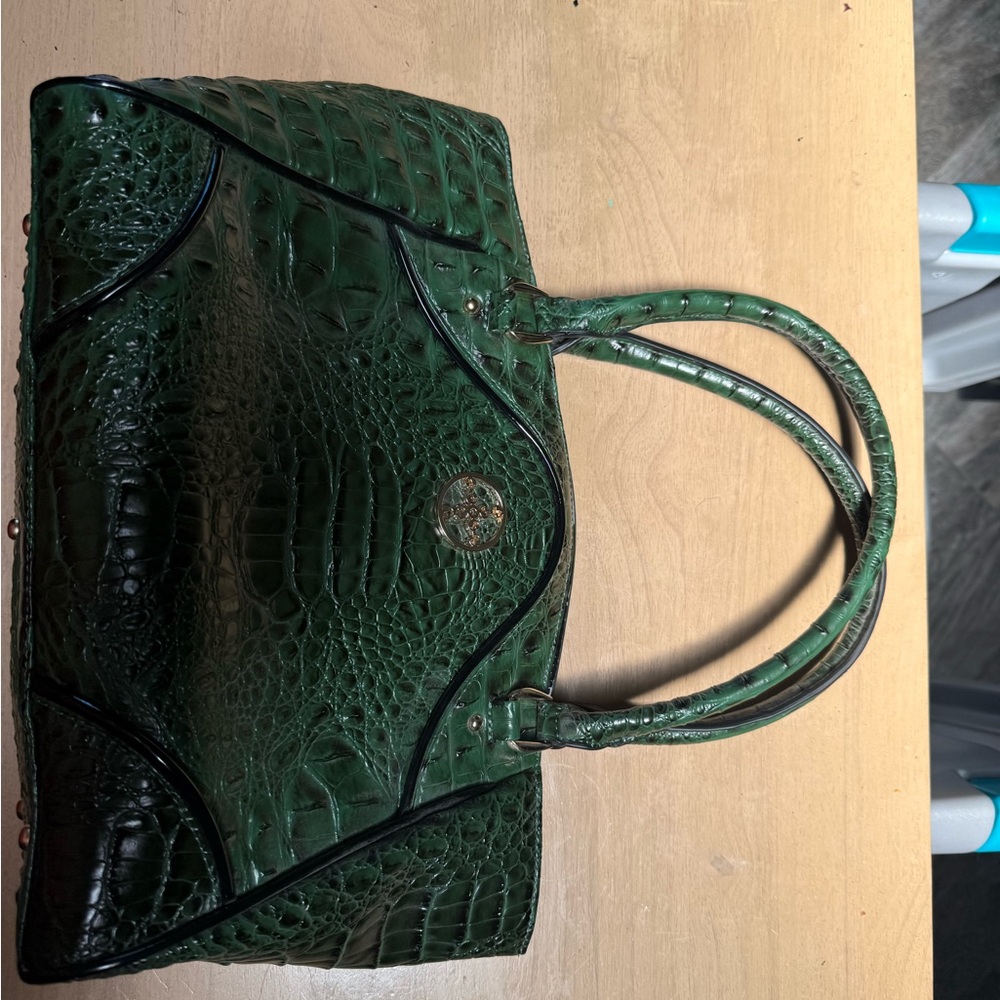 Elegant Green Textured Shoulder Bag with Braided Handles